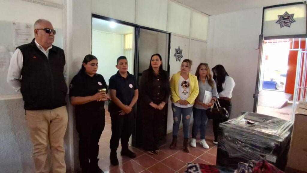 Reconocen y fortalecen con equipo a cuerpo de Seguridad Pública