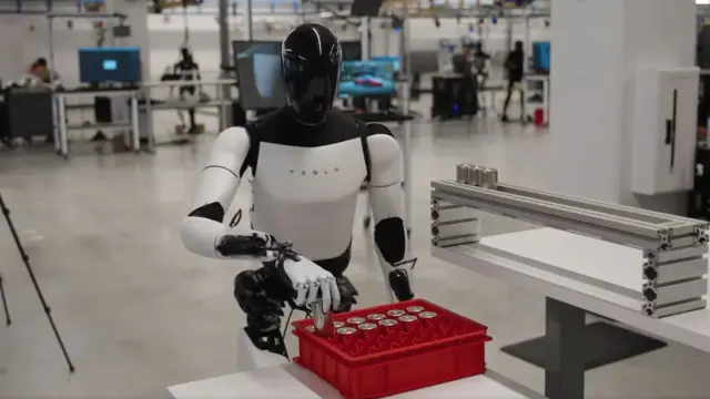 Tesla avanza con Optimus: El robot humanoide que ahora practica Kung Fu