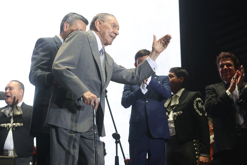 Jalisco rinde homenaje a Marco Antonio Muñiz, “El Lujo de México”