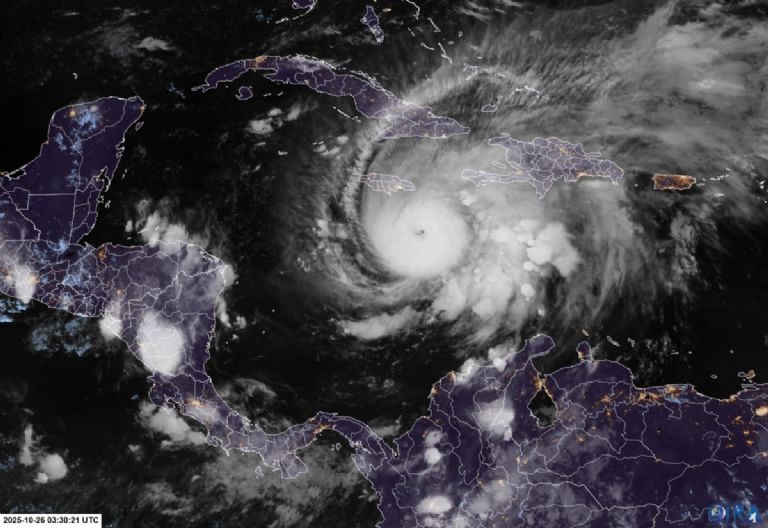 Huracán Melissa se fortalece y podría alcanzar categoría 5