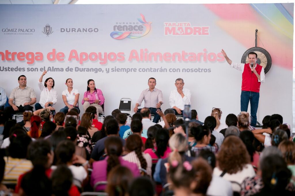 Esteban y Marisol cumplen con las mujeres de Gómez Palacio con la entrega de 2,500 Tarjetas Madre alimentarias