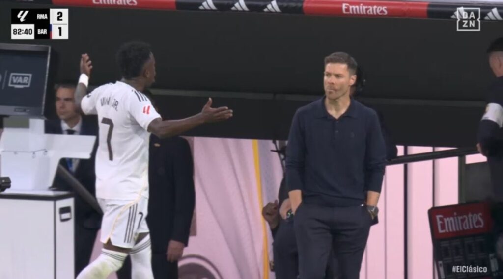 Vinicius Junior se disculpa por su reacción en el Clásico, pero omite a Xabi Alonso