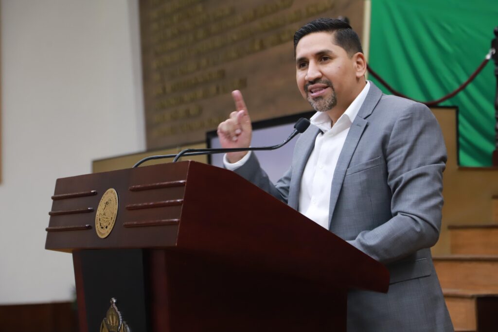 El huachicol fiscal es un robo al bolsillo de todos los mexicanos: Fernando Rocha