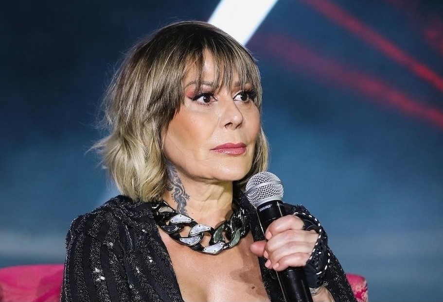 Alejandra Guzmán reaparece en redes luego de su cirugía de columna