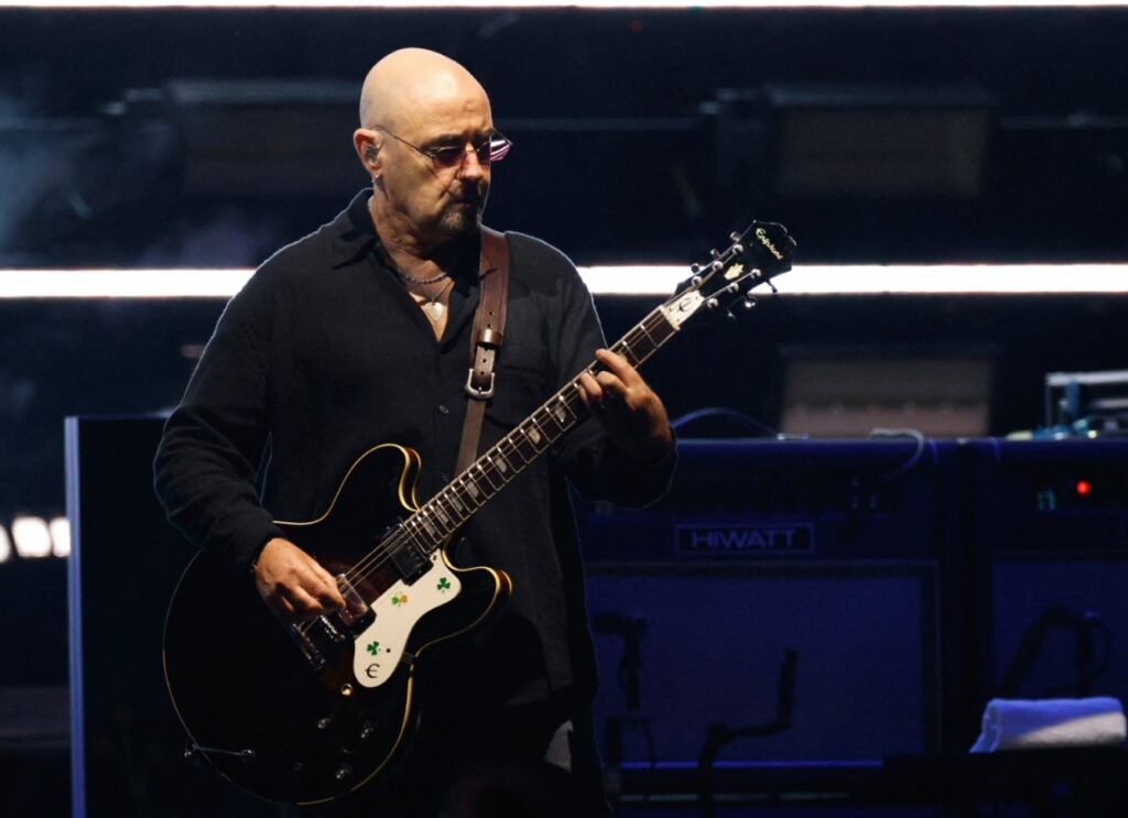 Paul ‘Bonehead’ Arthurs, guitarrista de Oasis, informó que tiene cáncer