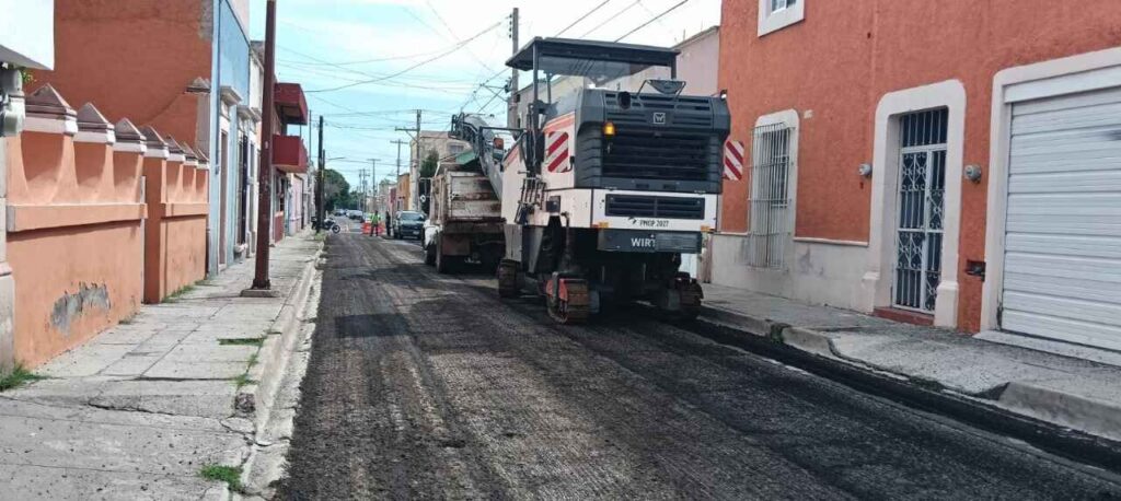 Mejoran la movilidad con trabajos de rehabilitación y bacheo en distintos puntos de la ciudad