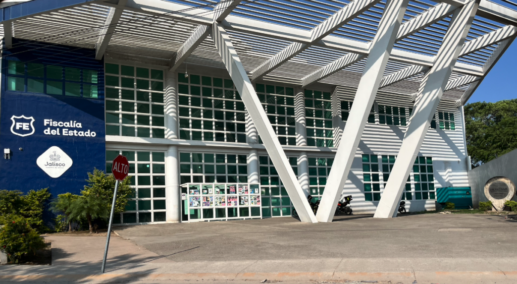 Policías de Vallarta evitan cárcel por abuso de autoridad