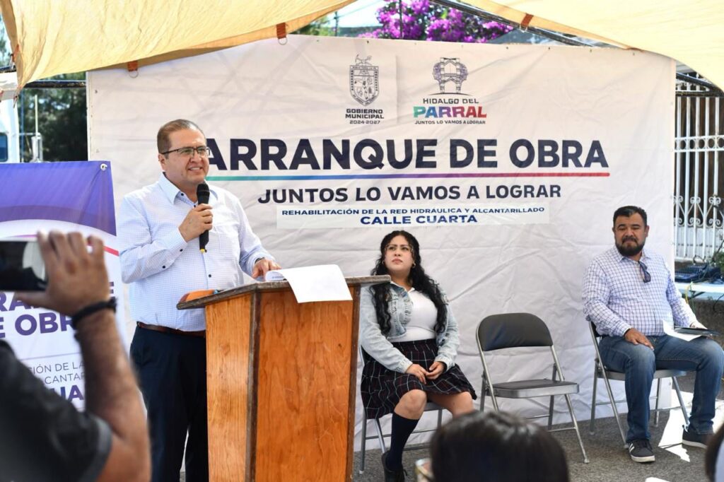 Inicia Gobierno de Parral pavimentación con concreto hidráulico en la calle Cuarta