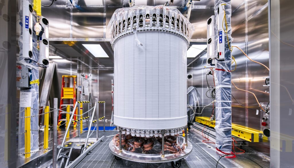 El proyecto LUX-ZEPLIN: Explorando la Materia Oscura desde las profundidades
