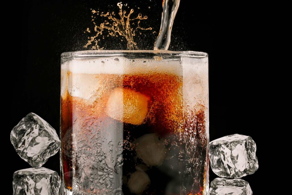 Ventas de refrescos bajan 2.7% en 2025, según el Inegi