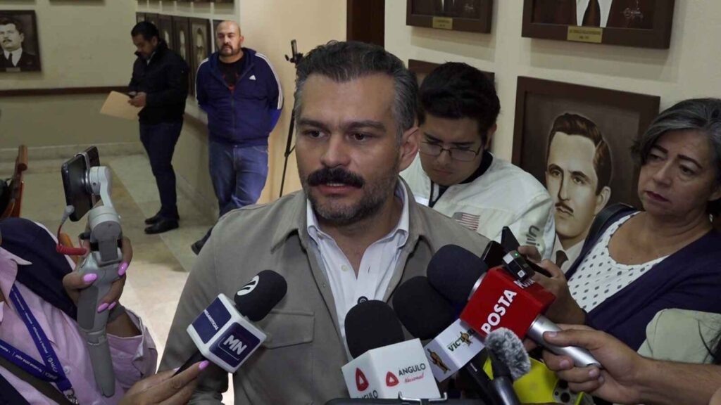Solicitan alternativas para trabajadores de gobierno después de despidos: Pancho Franco