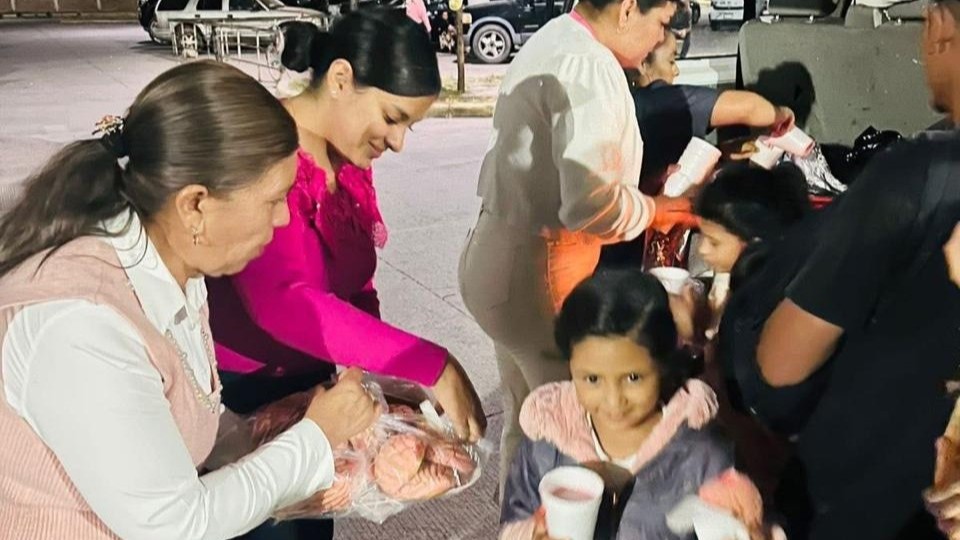 DIF Vicente Guerrero llevan ‘Cenas Solidarias’; a familias fuera de Hospitales en Durango