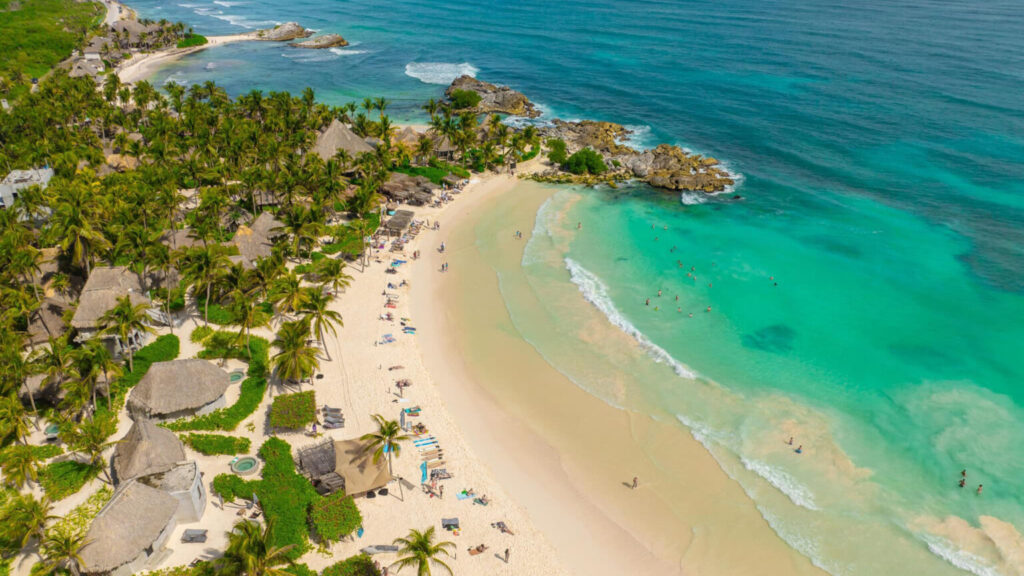 Gobierno federal asegura acceso gratuito a playas de Tulum y atiende denuncias sobre restricciones