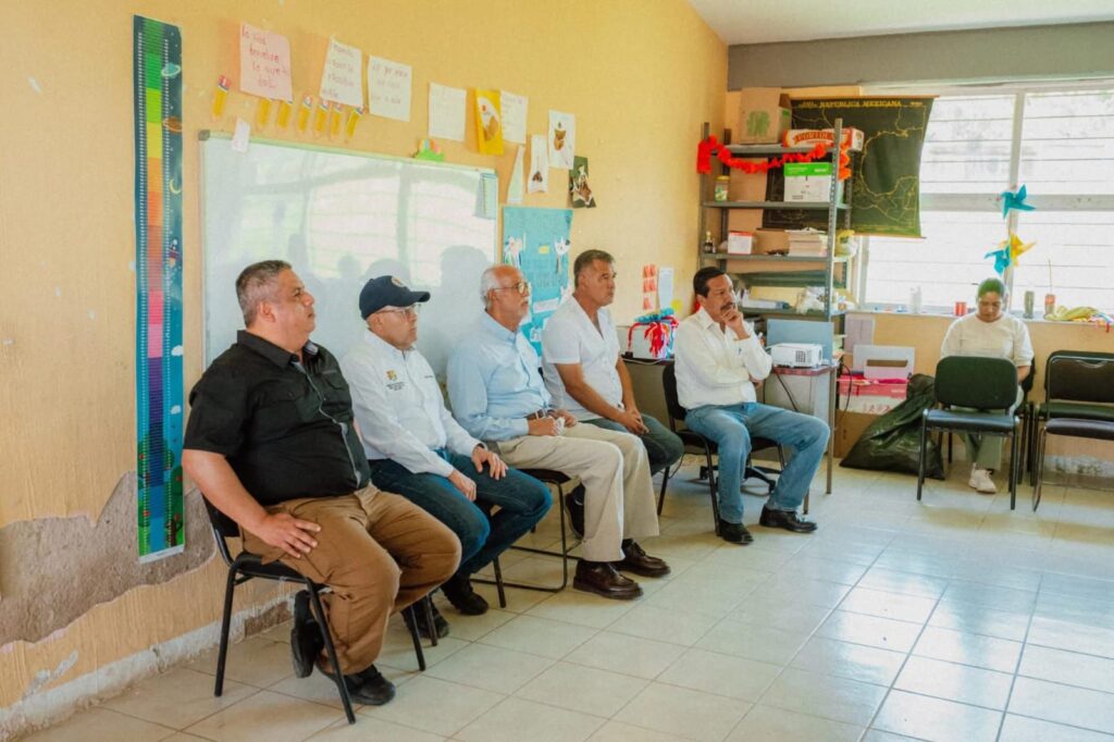 Refrenda Navarro Quintero su compromiso de atender las necesidades más apremiantes de las familias en San Andrés Milpillas