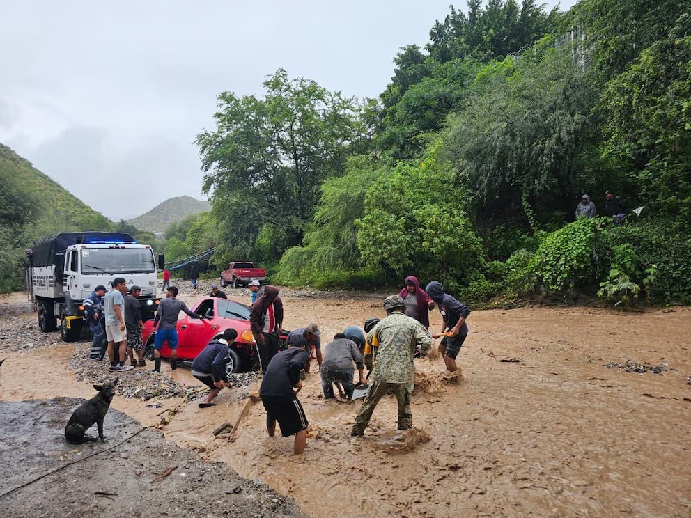 Lluvias dejan 22 muertos en cuatro estados; Sheinbaum coordina acciones con gobernadores