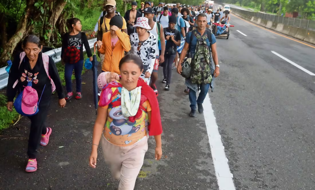CNDH monitorea caravana migrante rumbo a la CDMX; priorizan atención humanitaria