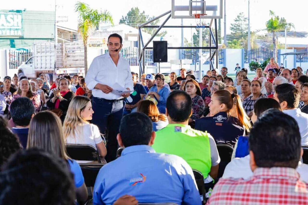 Toño Ochoa habla de frente, escucha y resuelve en caliente en El Huizache