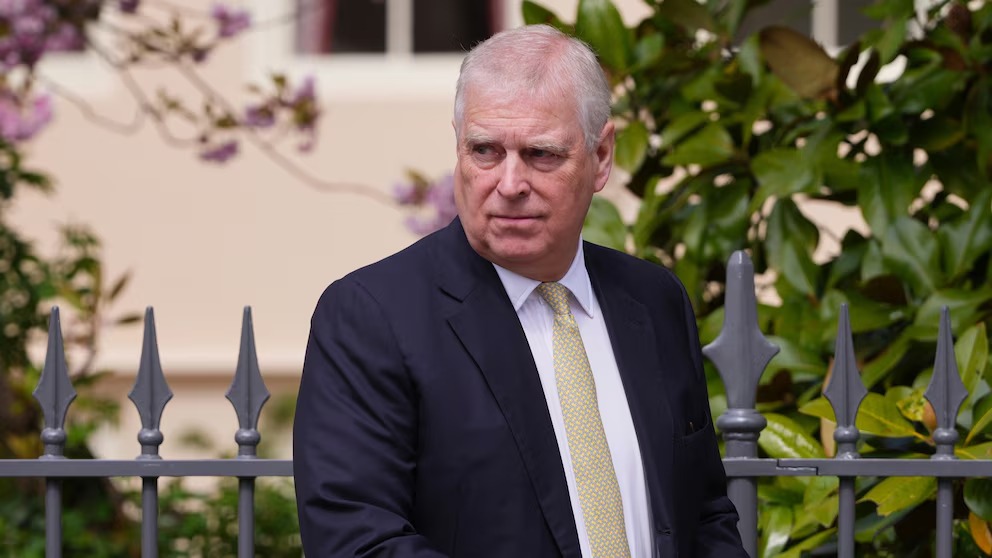 Príncipe Andrés es despojado de sus títulos reales y desalojado de la mansión de Windsor