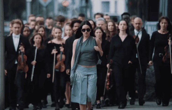 Rosalía Estrena Sencillo ‘Berghain’ en alemán
