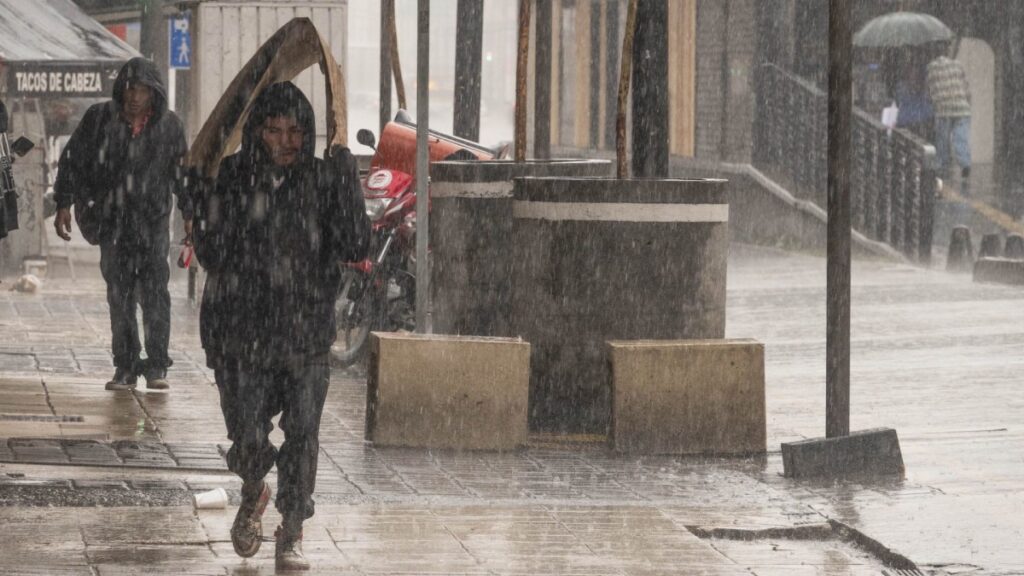 ¡Prepárate! Lluvias torrenciales y frente frío azotarán a México TODO el fin de semana