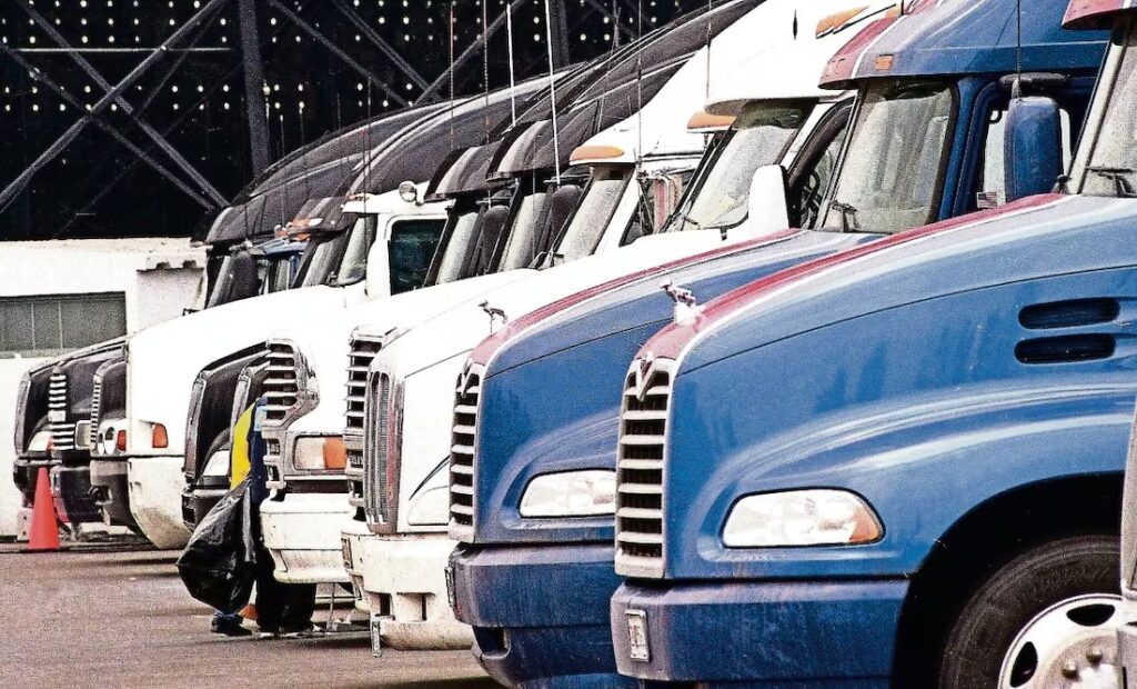 Arancel de 25% a camiones importados entra en vigor el 1 de noviembre, anuncia Trump