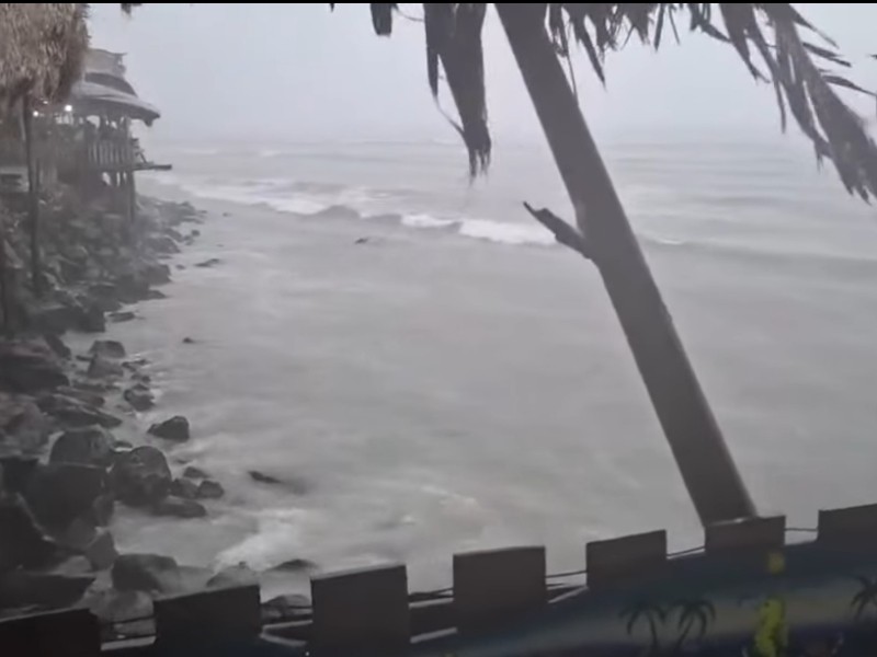 Priscila suba a huracán categoría 1 y se deja sentir en la costa nayarita