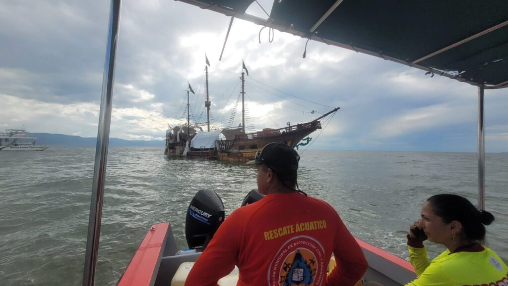 Se hunde el galeón “Marigalante” en Puerto Vallarta