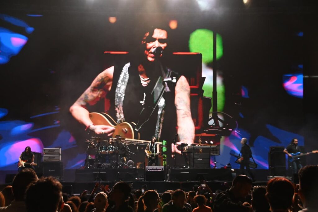 Caifanes reúne a más de 40 mil personas en las Fiestas de Octubre