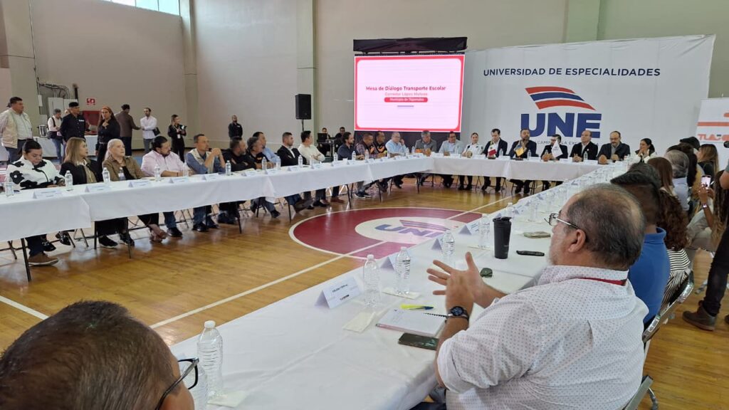 Analizan en mesa de diálogo soluciones al transporte escolar en el corredor López Mateos Sur