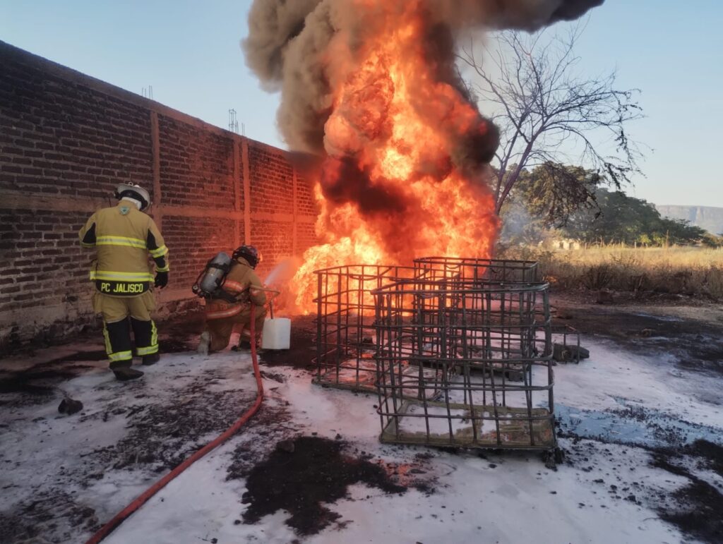 Se incendia bodega de combustible en Tequila