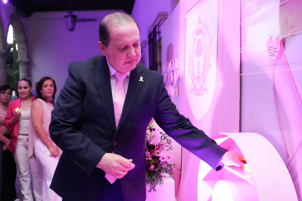 Poder Legislativo se pinta de rosa con mensajes que inspiran