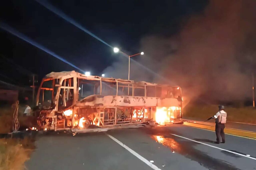 Estudiantes de la UACH de Chihuahua quedan varados en Zacatecas por narcobloqueos