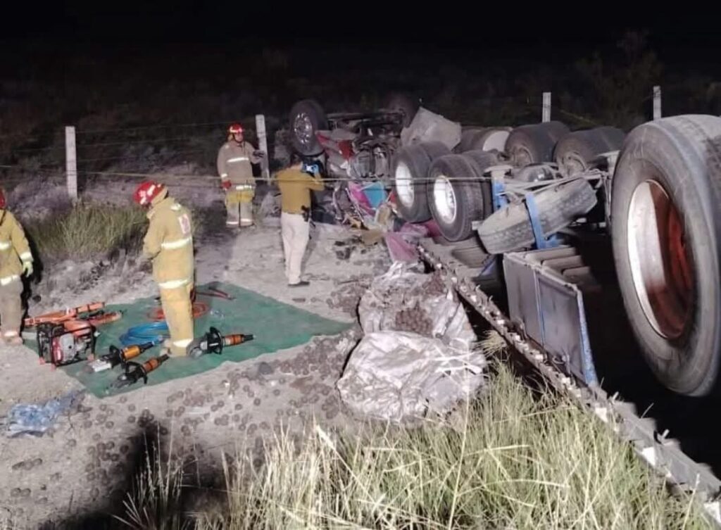 Tragedia en la vía corta: muere trailero tras volcadura cerca de Zapién