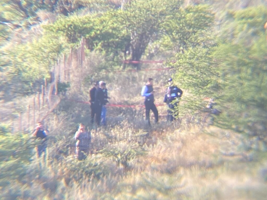 Localizan a hombre sin vida en el periférico; habría muerto por suspensión, esta identificado