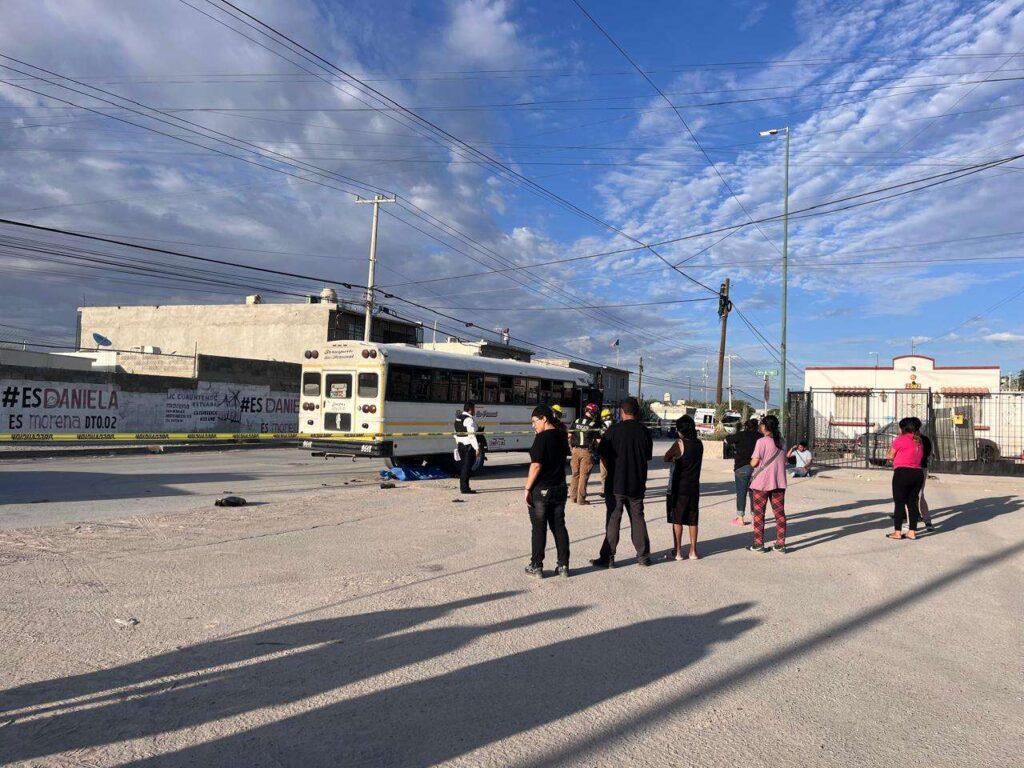 Muere motociclista tras ser arrollado por camión de personal en Ciudad Juárez
