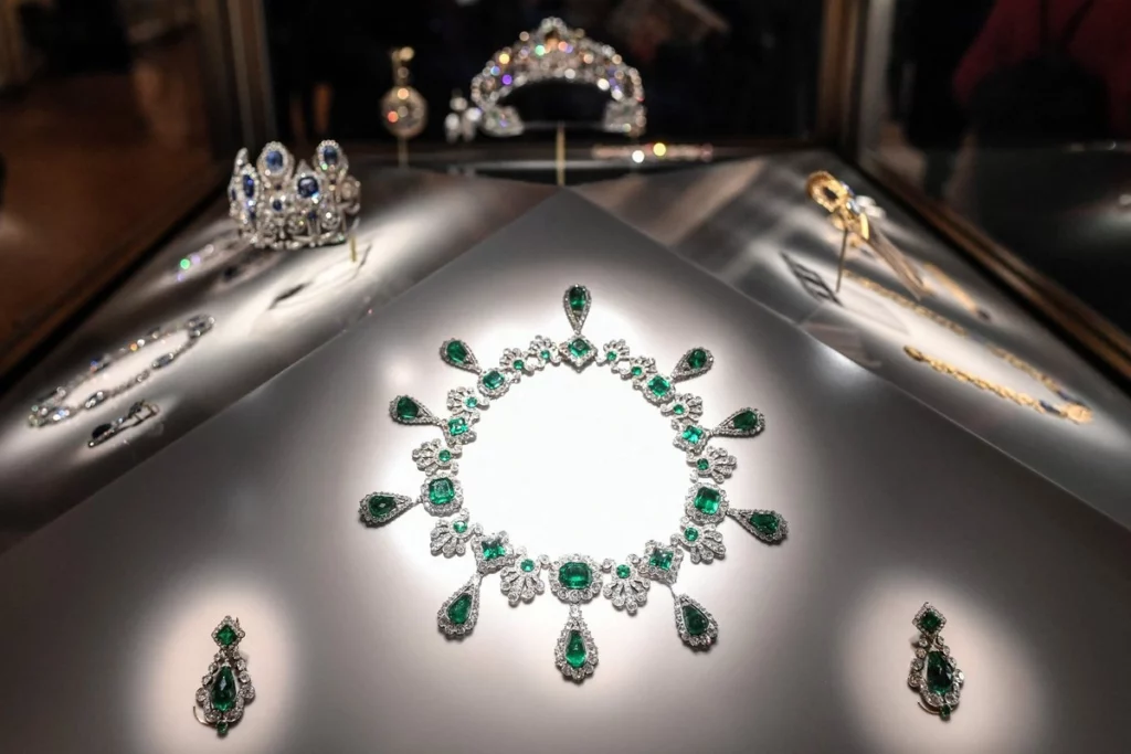 Joyas robadas del Museo Louvre tendrían un valor de 102 millones de dólares
