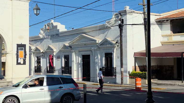 Con drones y explosivos atacan la presidencia municipal de Zinapécuaro, Michoacán