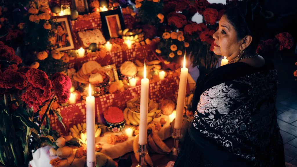 Así se interpretan los 7 niveles del altar de muertos… ¡el último es el más poderoso!