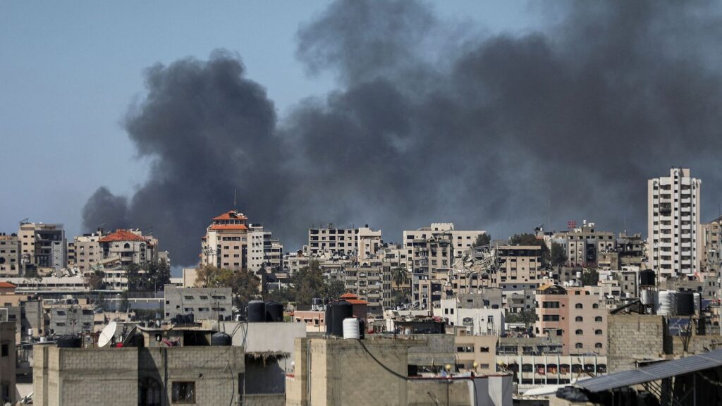 A dos años del ataque, Hamás lo reivindica y familiares en Israel exigen justicia