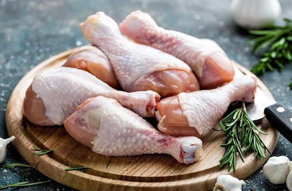 México restringe importación de carne avícola de EU por brote de influenza aviar