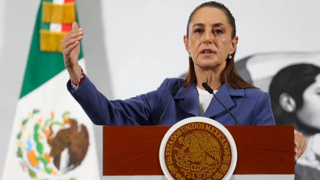 Sheinbaum anuncia credencial universal para el sistema de salud; comenzará en 2026