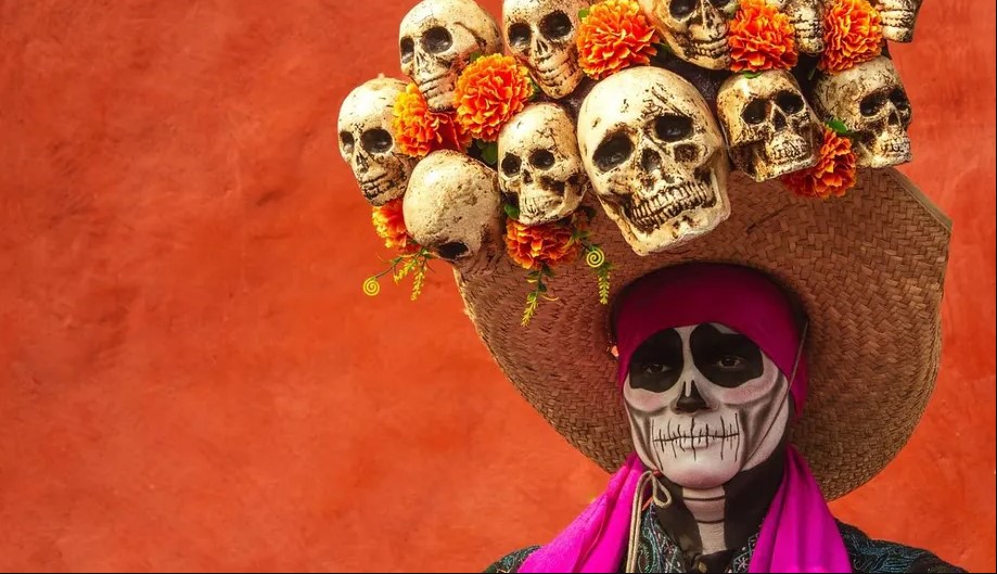 La polémica de las ofrendas minimalistas en el Día de Muertos
