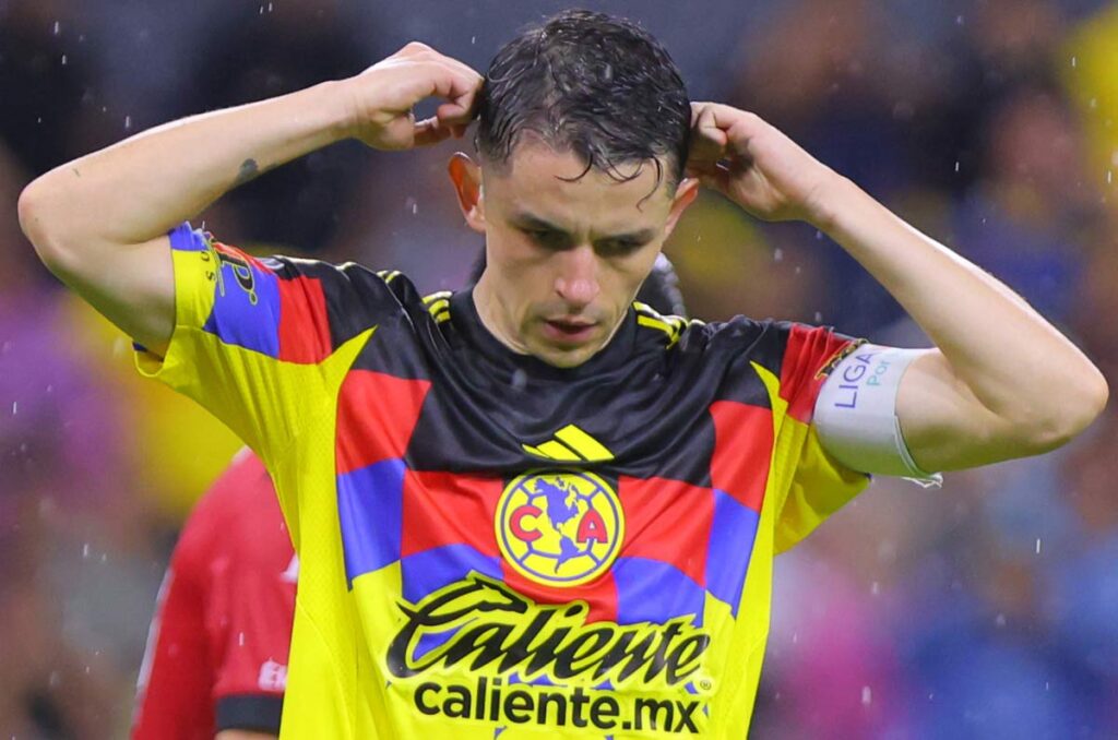 Fidalgo asiste a la preparación para el encuentro contra León con rodilleras