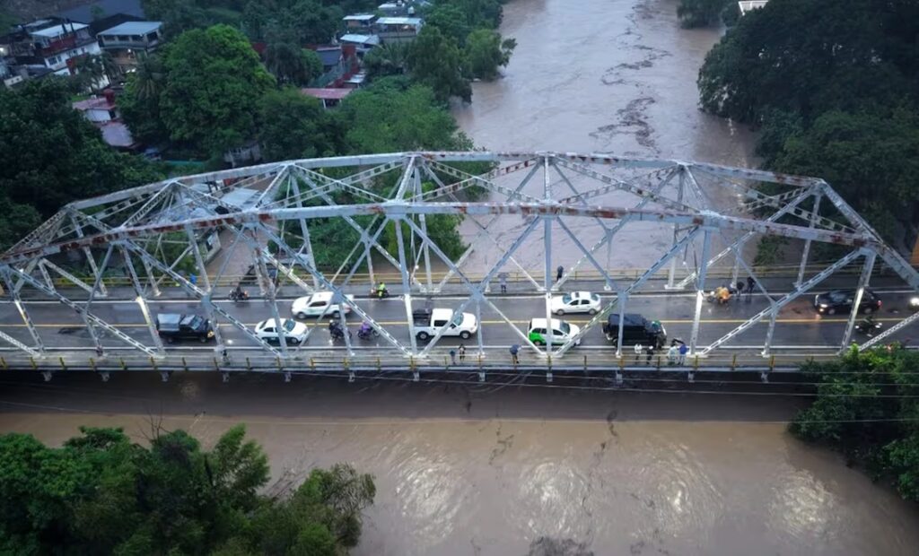 Activan Plan DN-III-E en la Huasteca potosina por intensas lluvias e inundaciones