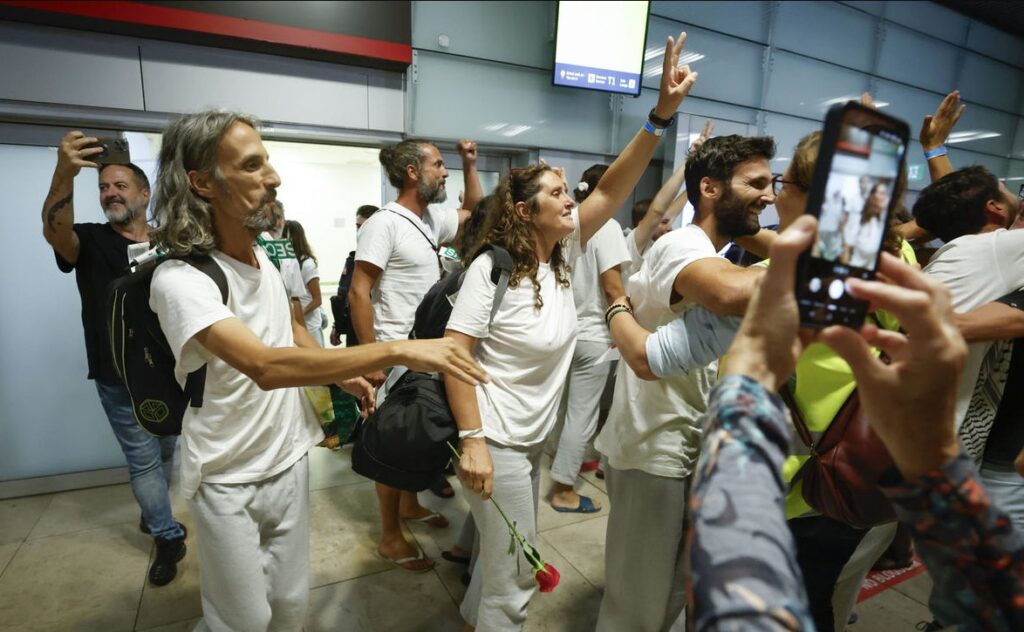 Llega a Madrid un grupo de 21 activistas españoles de la Flotilla deportados por Israel