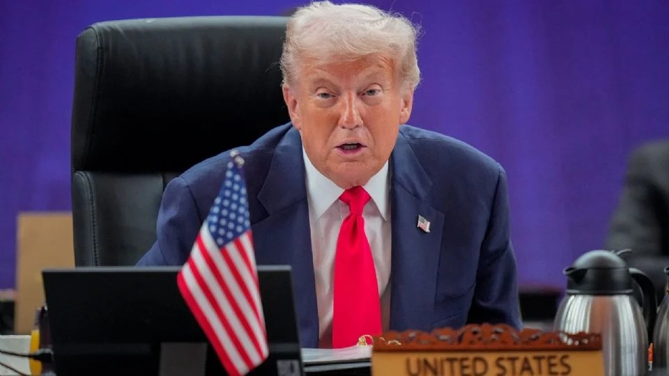 Juez bloquea a Trump y frena exigencia de prueba de ciudadanía para votar