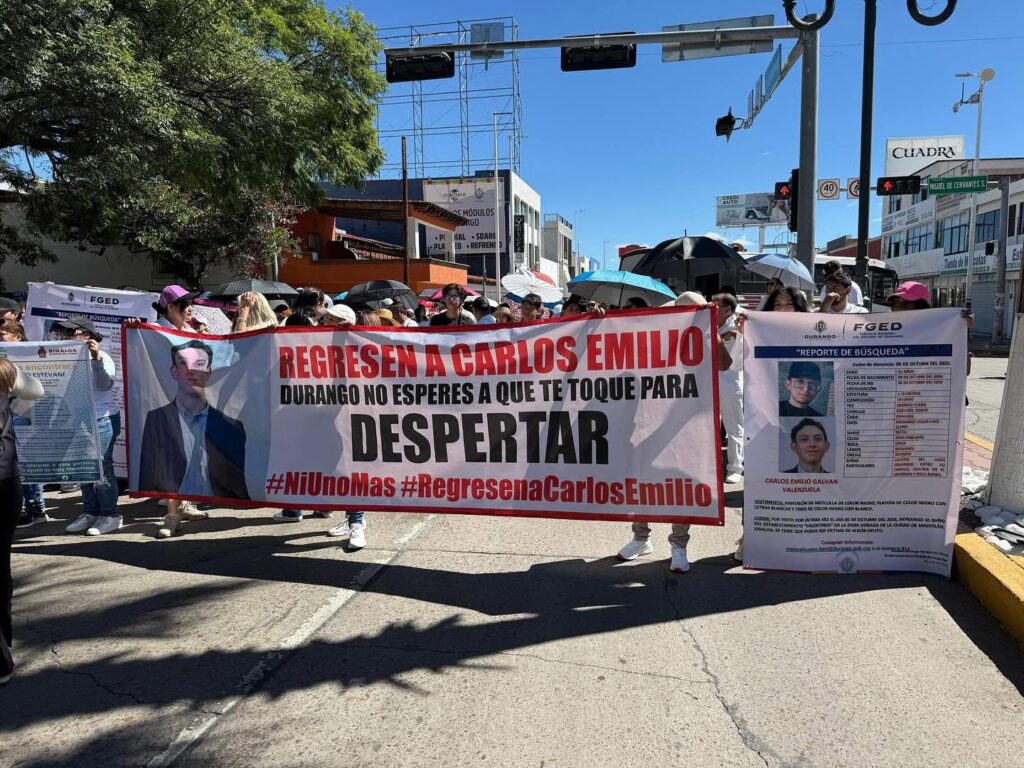 Esteban Villegas se reúne con familia de Carlos Emilio, joven desaparecido en Mazatlán