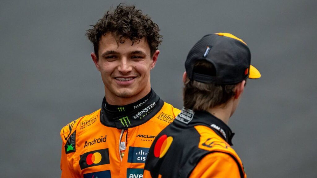 Tensión en McLaren: Norris hace seña obscena a un aficionado