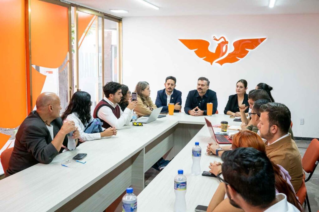 La Bancada Naranja escucha la realidad migrante de la mano del periodista Luis Ángel Peimbertd