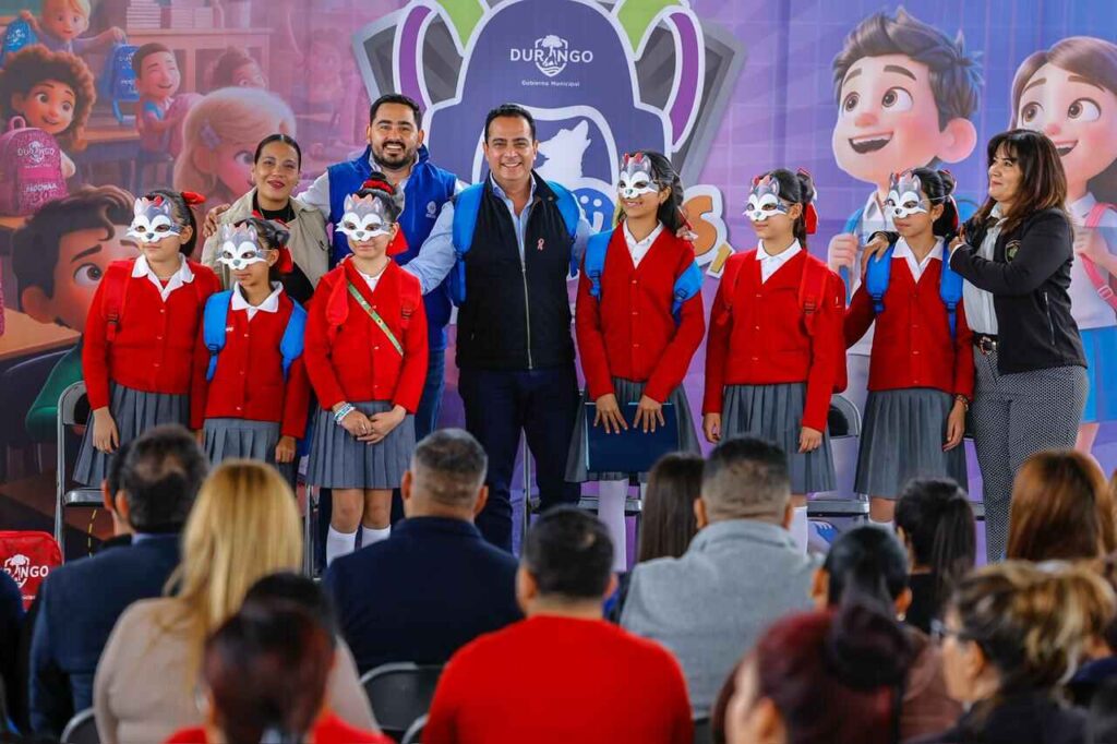 Con las “Mochulas”, Toño Ochoa impulsa igualdad en la educación en Primaria Nueva Vizcaya
